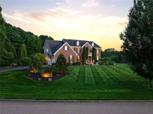 10 Lovegreen LN, East Greenwich, RI 02818