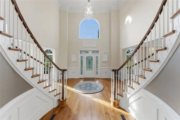 10 Lovegreen LN, East Greenwich, RI 02818