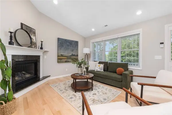 301 Ledge RD, Coventry, RI 02816