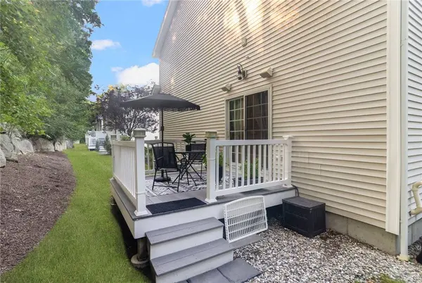 1 Santini ST #H, North Providence, RI 02904