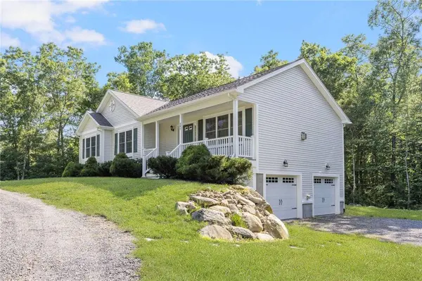 301 Ledge RD, Coventry, RI 02816