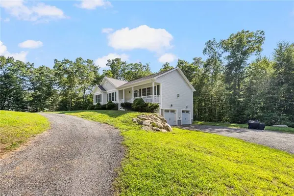 301 Ledge RD, Coventry, RI 02816