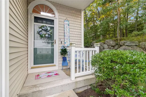 1 Santini ST #H, North Providence, RI 02904