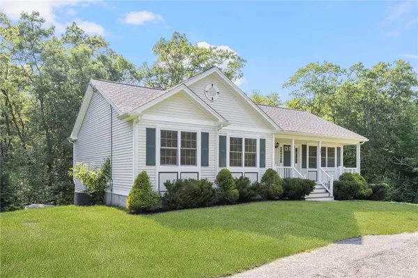 301 Ledge RD, Coventry, RI 02816