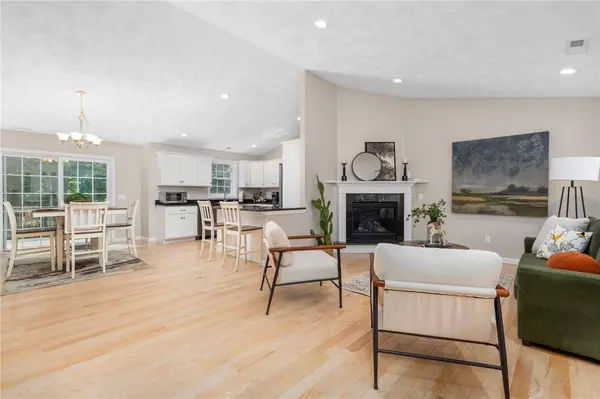 301 Ledge RD, Coventry, RI 02816