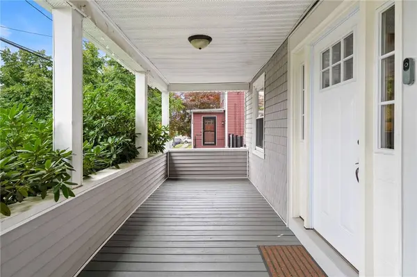 1059 Narragansett BLVD, Cranston, RI 02905