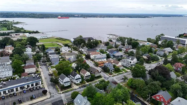 1059 Narragansett BLVD, Cranston, RI 02905