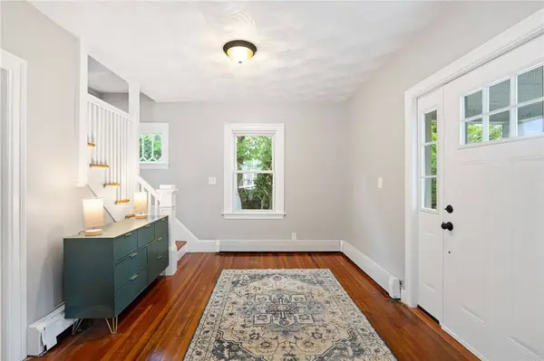 1059 Narragansett BLVD, Cranston, RI 02905