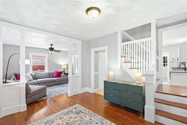 1059 Narragansett BLVD, Cranston, RI 02905