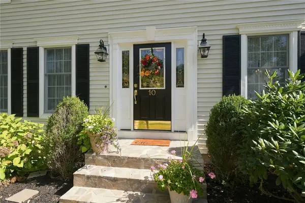 10 Jay CT, Cranston, RI 02921