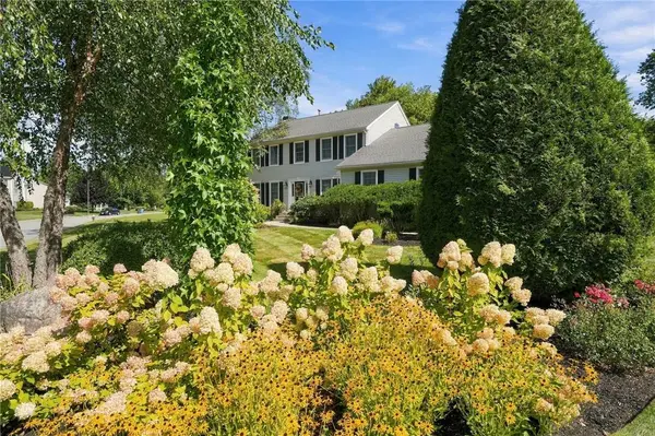 10 Jay CT, Cranston, RI 02921