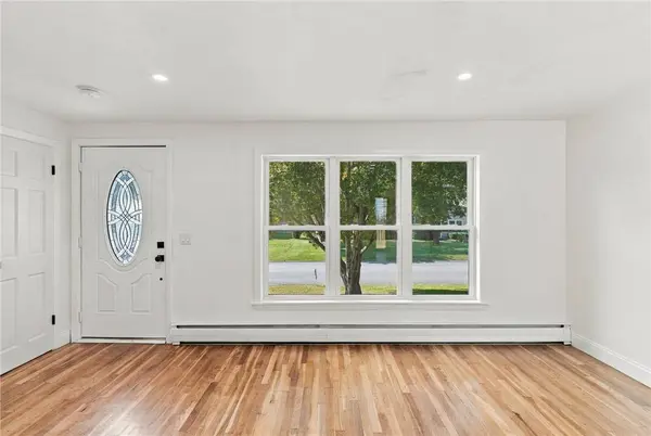 62 Drybrook RD, Warwick, RI 02889