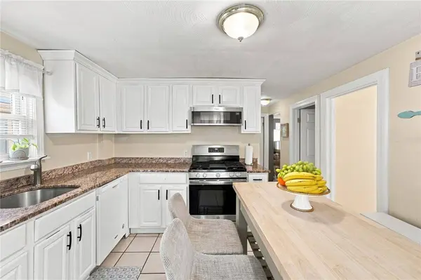 70 Overland AVE, Cranston, RI 02910