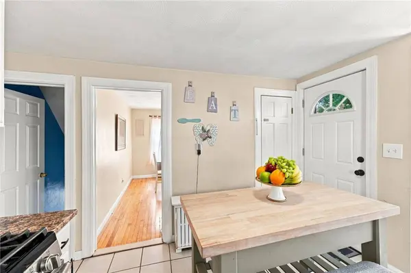70 Overland AVE, Cranston, RI 02910