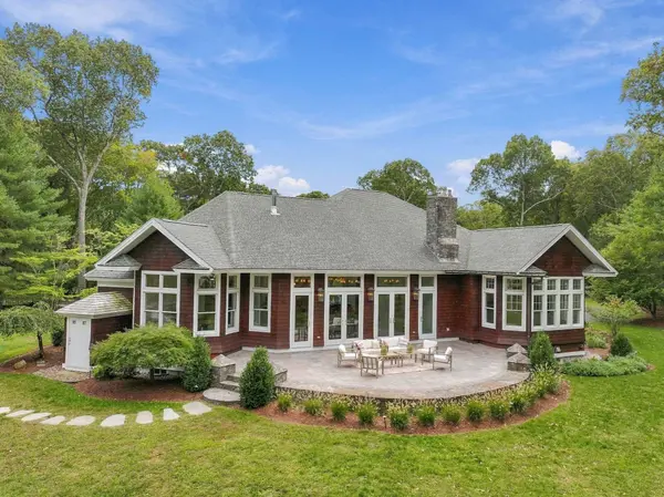 46 Pojac Point Rd, North Kingstown, RI 02852