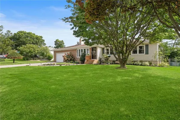 8 Elmhurst DR, Smithfield, RI 02828