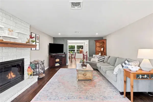8 Elmhurst DR, Smithfield, RI 02828