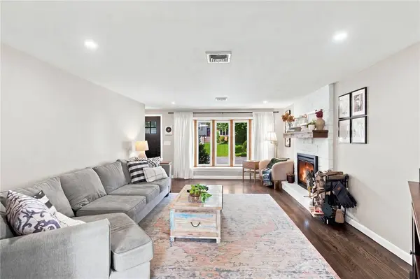 8 Elmhurst DR, Smithfield, RI 02828
