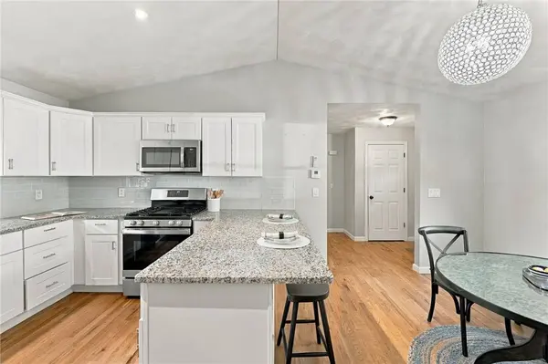 1 Vale ST, Cumberland, RI 02864
