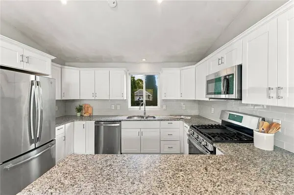 1 Vale ST, Cumberland, RI 02864