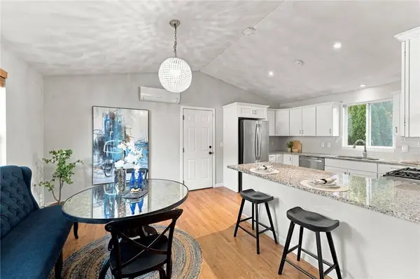 1 Vale ST, Cumberland, RI 02864