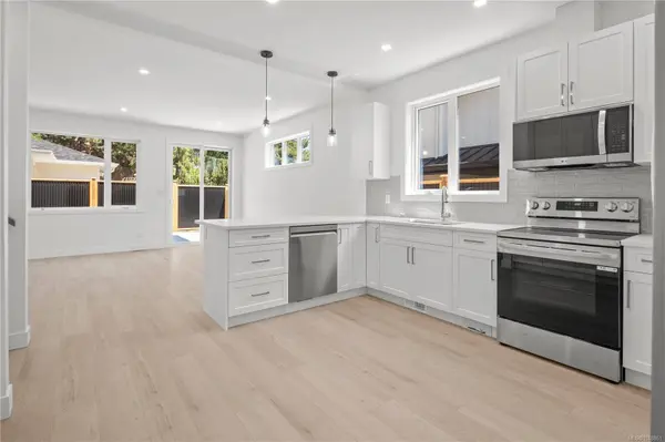 568 Kay St #B, Saanich, BC V8Z 2L3