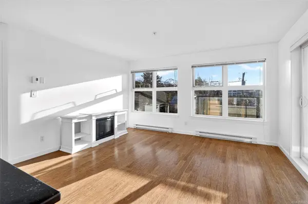 2940 Harriet Rd #502, Saanich, BC V9A 1T3