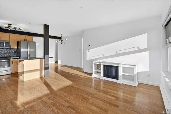 2940 Harriet Rd #502, Saanich, BC V9A 1T3