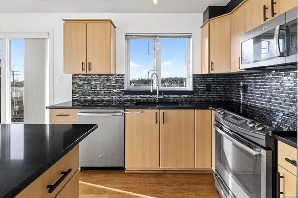 2940 Harriet Rd #502, Saanich, BC V9A 1T3