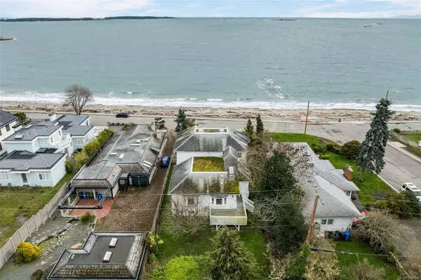 2524 Esplanade, Oak Bay, BC V8R 2W3