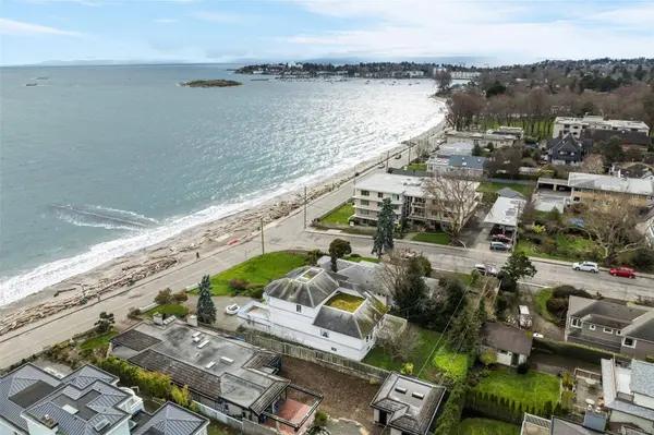 2524 Esplanade, Oak Bay, BC V8R 2W3