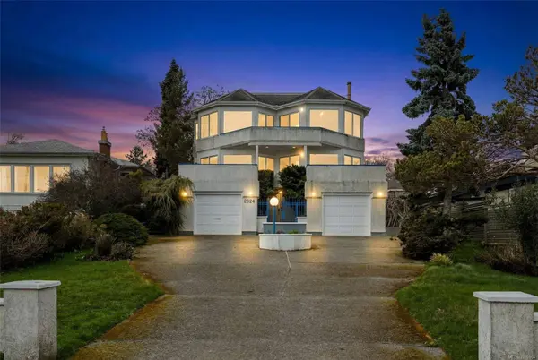 2524 Esplanade, Oak Bay, BC V8R 2W3