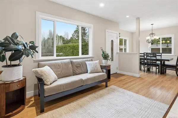631 Kent Rd, Saanich, BC V8Z 1Z2