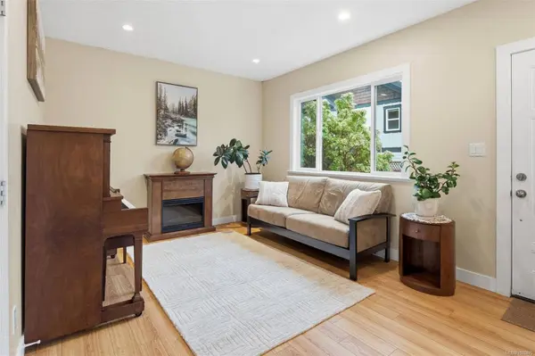 631 Kent Rd, Saanich, BC V8Z 1Z2