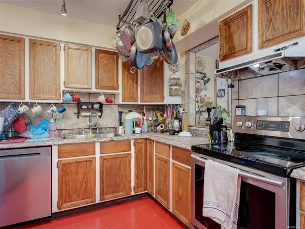 3890 Braefoot Rd, Saanich, BC V8P 3T2