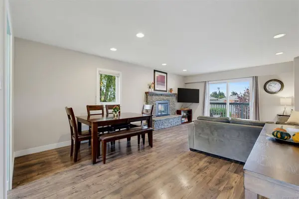 4391 Torquay Dr ##13, Saanich, BC V8N 3L3