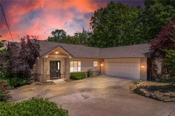 10 Forfar Cir, Bella Vista, AR 72715