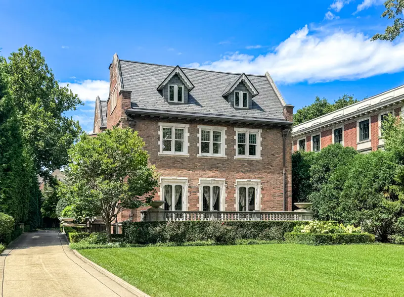 4940 South Woodlawn Avenue, Chicago, IL 60615