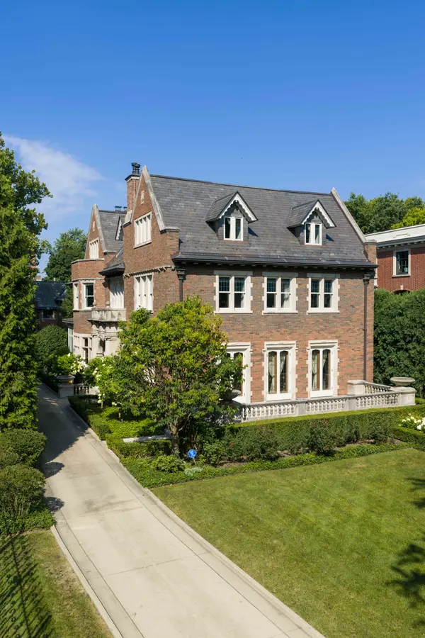 4940 South Woodlawn Avenue, Chicago, IL 60615