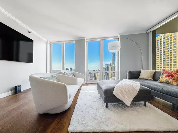 345 N La Salle DR #4102, Chicago, IL 60654