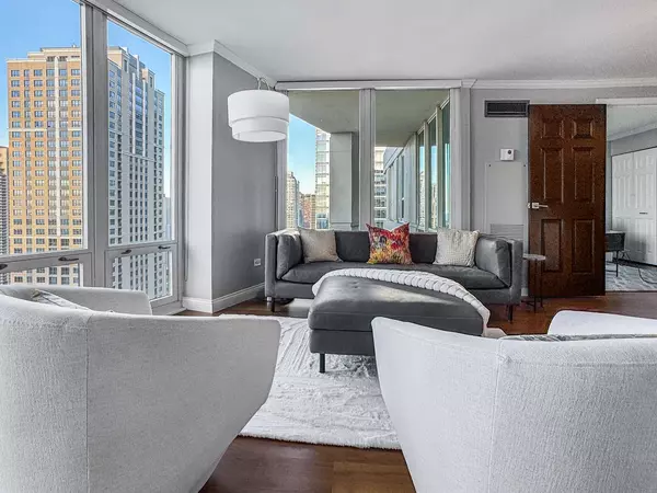 345 N La Salle DR #4102, Chicago, IL 60654