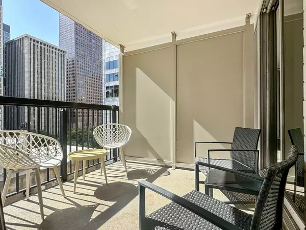 201 E Chestnut ST #11F, Chicago, IL 60611