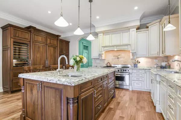 3315 N Lakewood AVE, Chicago, IL 60657