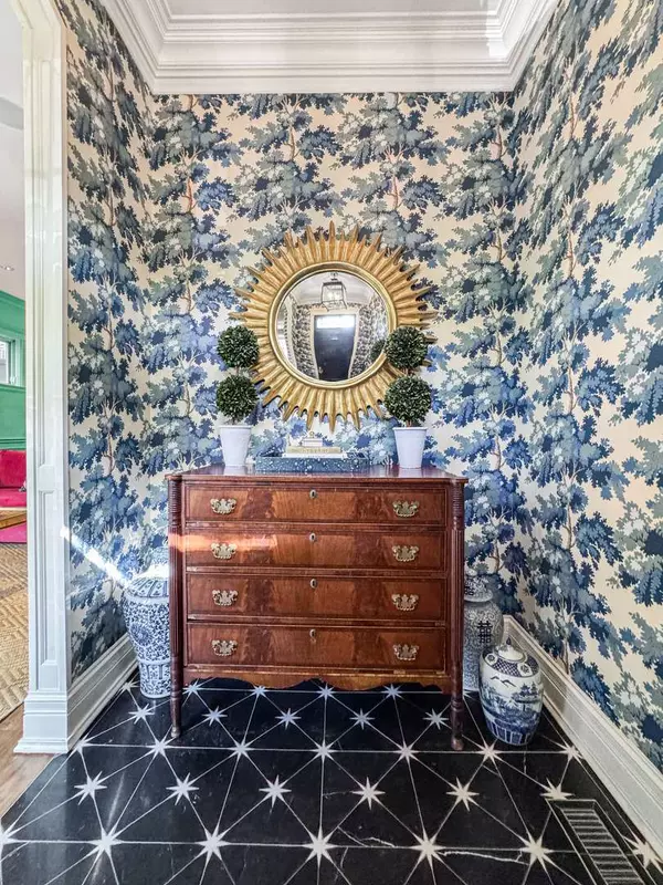 3315 N Lakewood AVE, Chicago, IL 60657