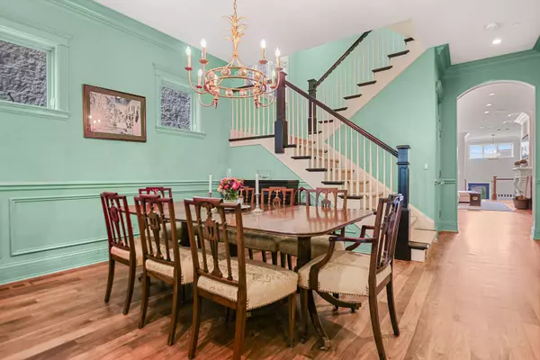 3315 N Lakewood AVE, Chicago, IL 60657