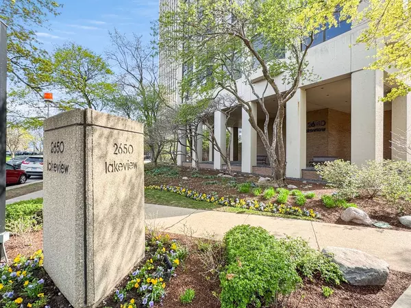 2650 N Lakeview AVE #3102-04, Chicago, IL 60614