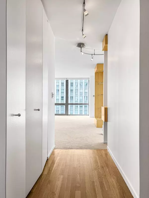 2650 N Lakeview AVE #3102-04, Chicago, IL 60614