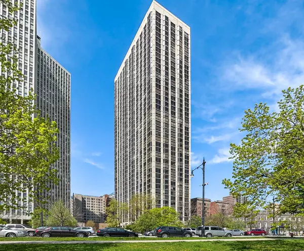 2650 N Lakeview AVE #3102-04, Chicago, IL 60614