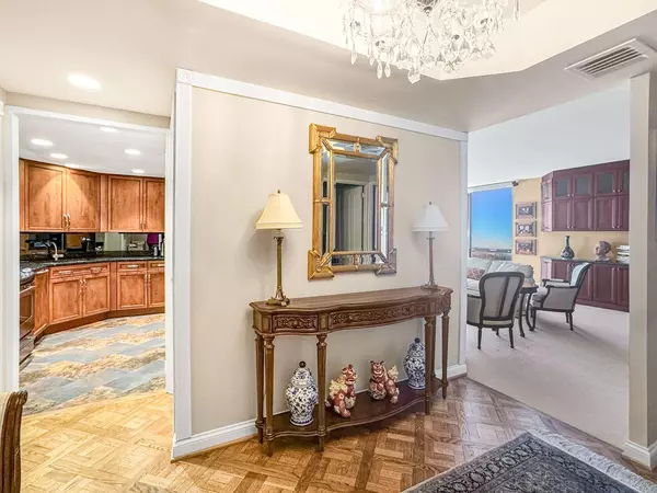 990 N Lake Shore DR #25A, Chicago, IL 60611