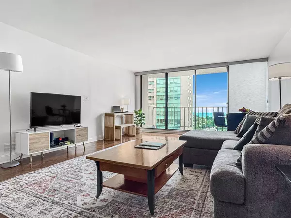 3150 N Sheridan RD #10C, Chicago, IL 60657